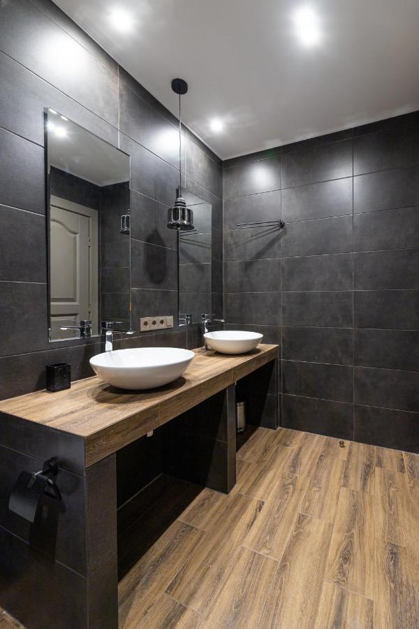 3 Room Apartments On Galytska 利沃夫 外观 照片